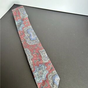 Elegant Paisley Silk Tie - Red and Blue